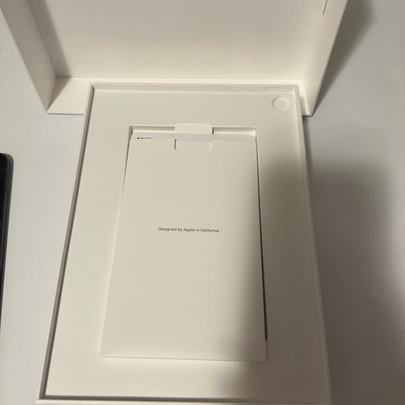 Ipad Pro 11 Inches - Picture 2 of 9